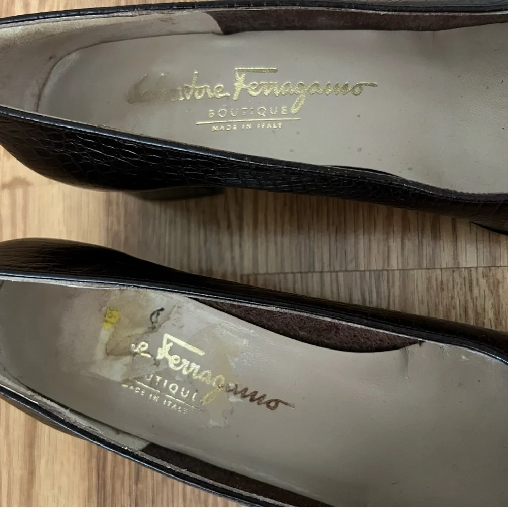 Salvatore Ferragamo Boutique Embossed Brown Leather Low Heels Size 6 AA (narrow)